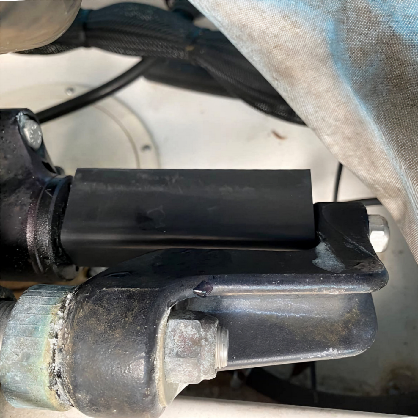 GHmarine Transom Rubber Support and Motor Lock for Boat Outboards and Stern Drives with 3 Rams Trim and Tilt